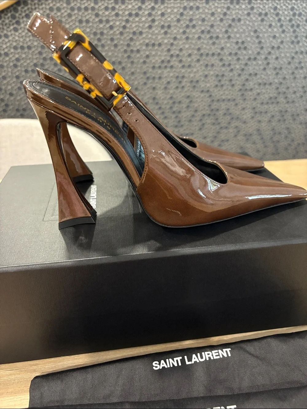 Saint Laurent Brown Patent Pointed Slingback Pumps with original box, dust bags - Picture 4 of 5